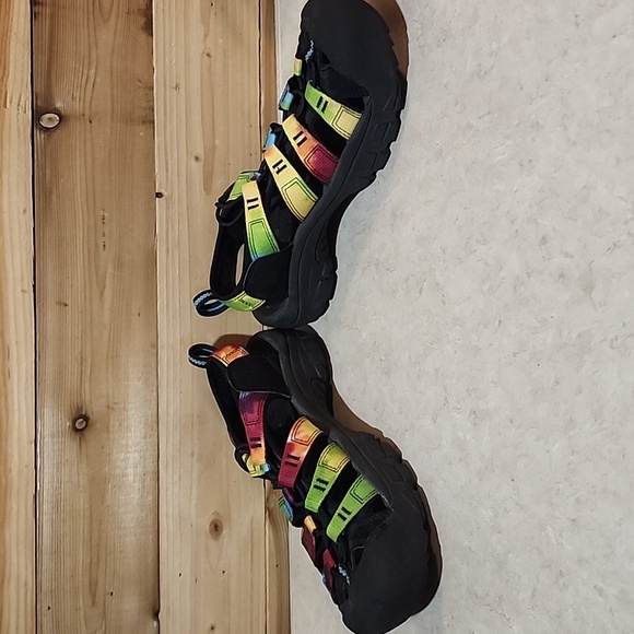 KEEN Newport RETRO Sandals size 7 - Picture 7 of 8